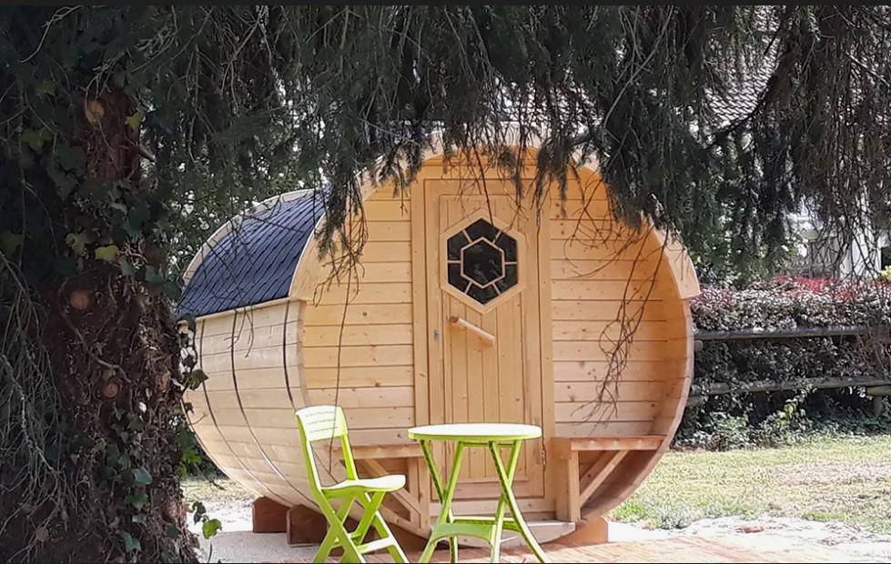 Camping Du Lac in Taupont : Ungewöhnliche Unterkunft broceliande en Barrel